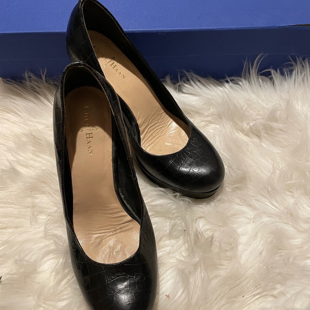 Cole Haan black leather pumps